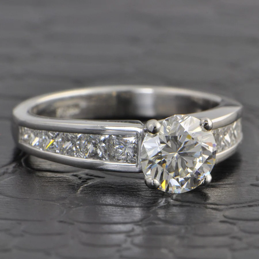 1.0 Carat F - SI1 Diamond Engagement Ring - Image 2