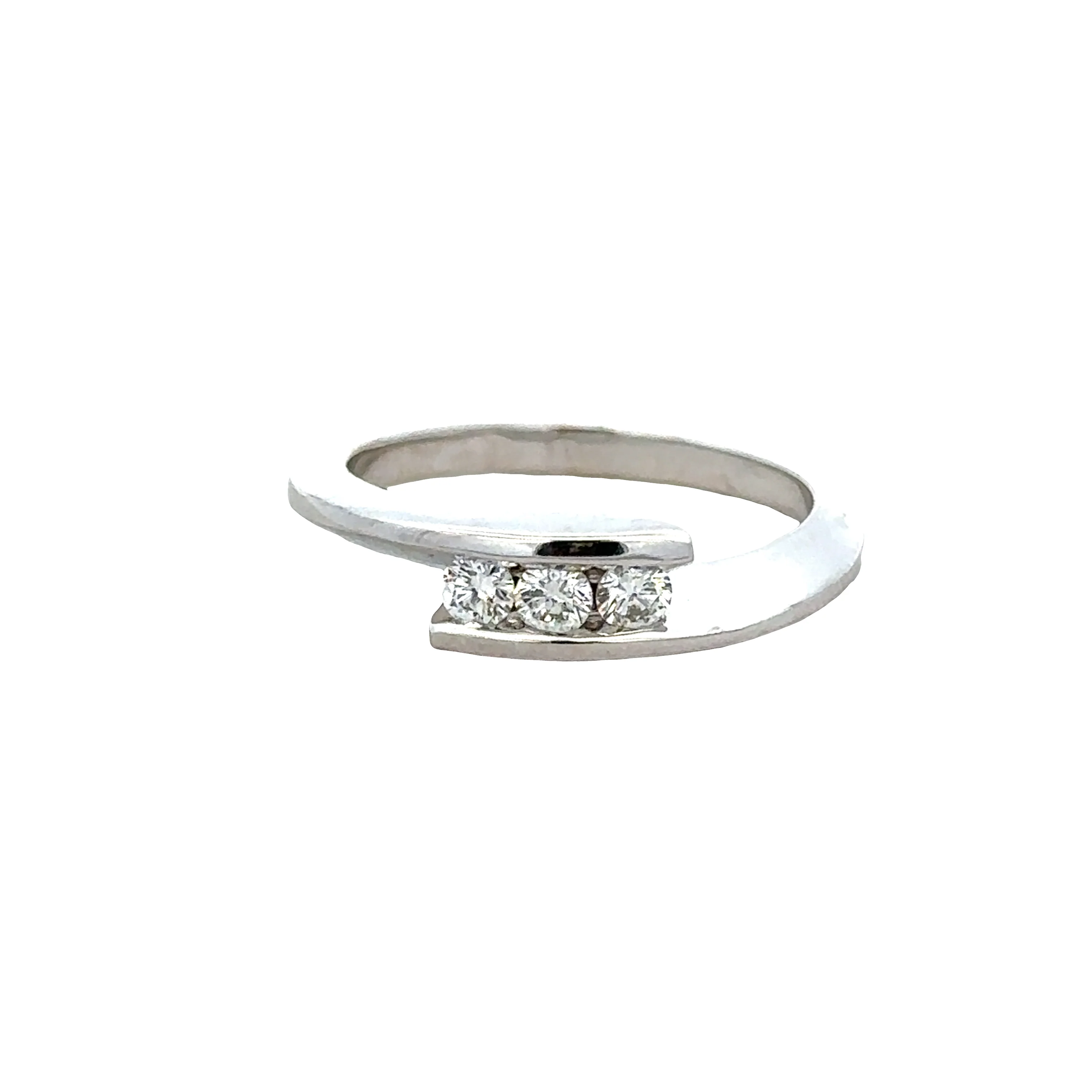 18k White Gold Diamond Bypass Band – Size 7
