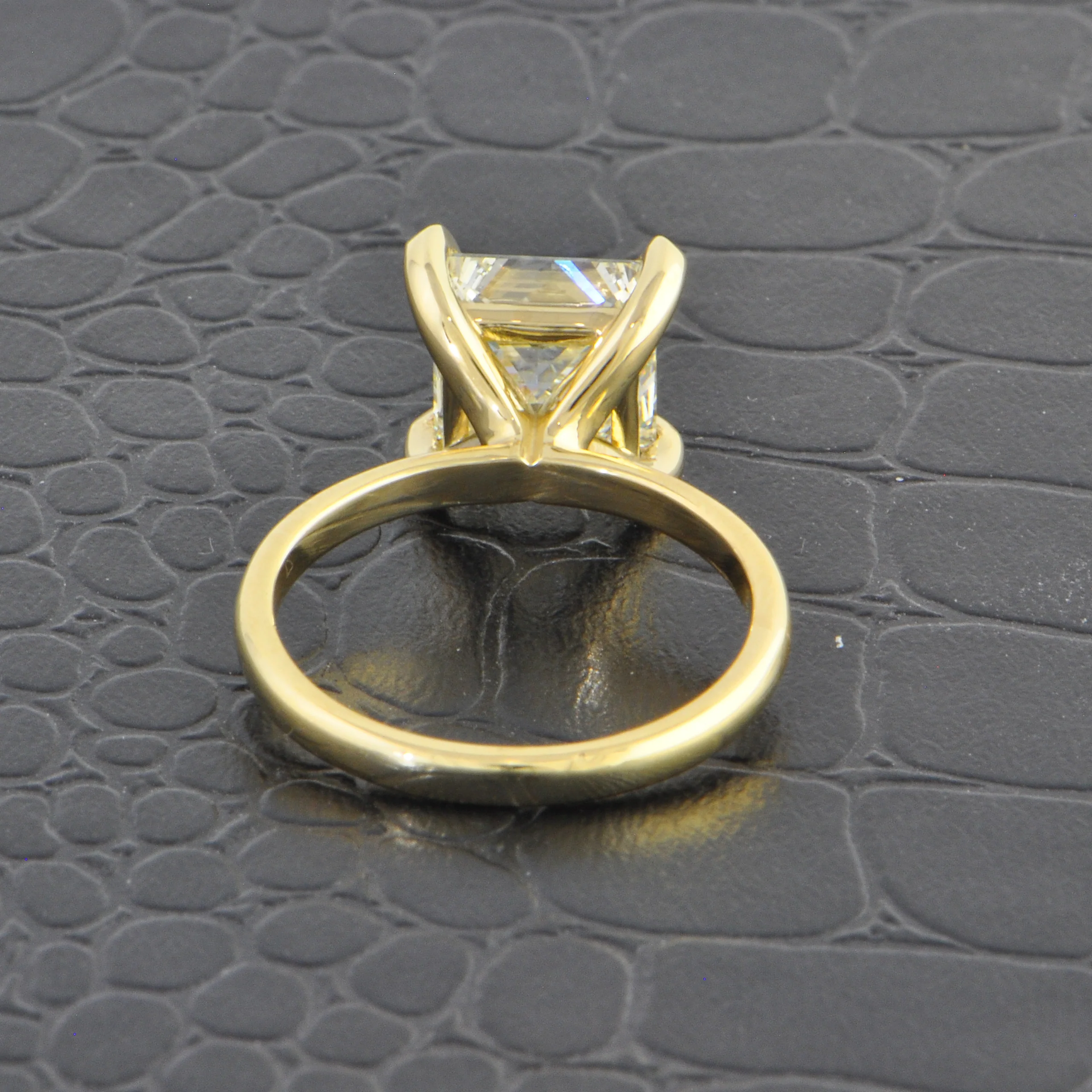 3.59 ct. Princess Cut Diamond Engagement Ring in Yellow Gold - Image 3