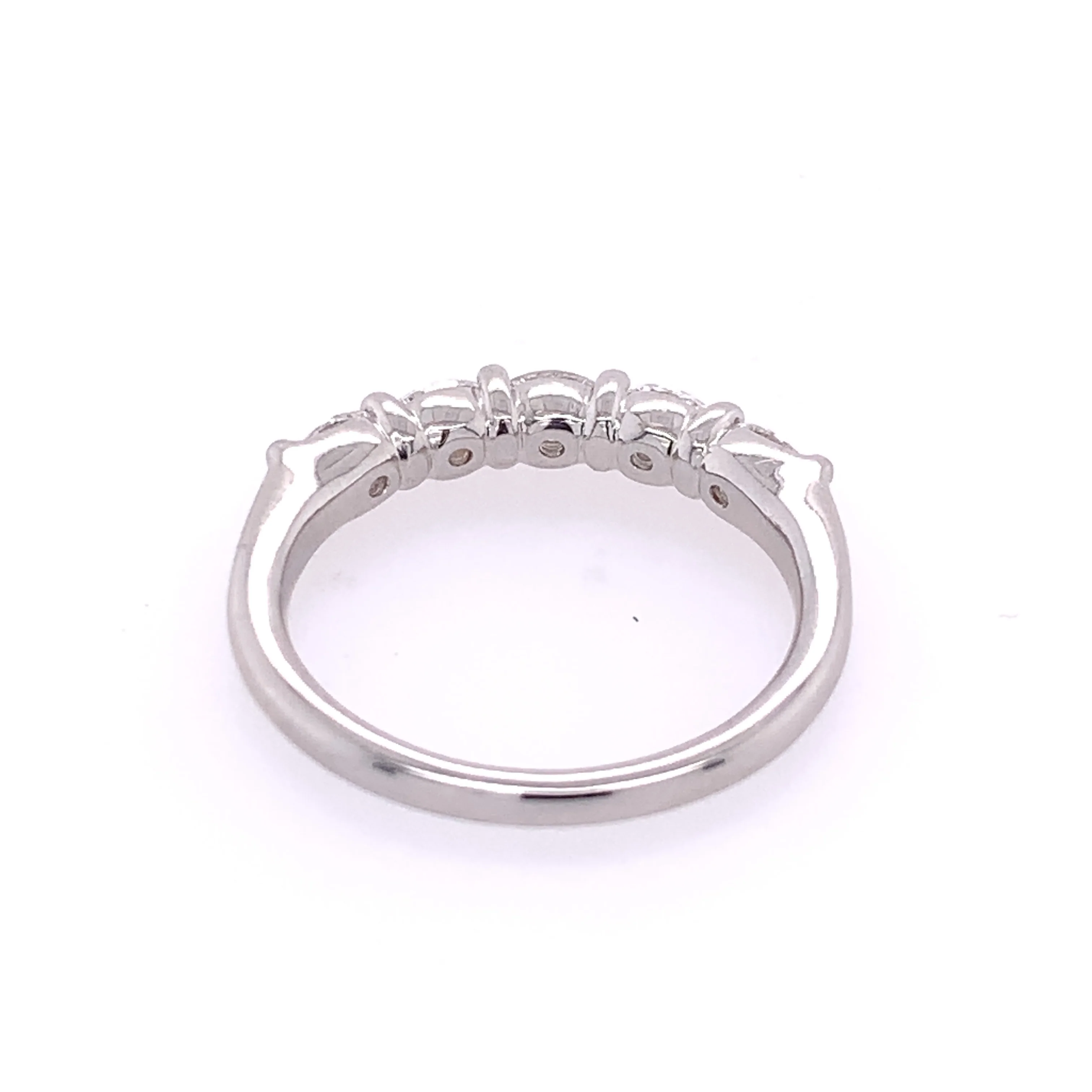 .75 CTW Oval Cut Diamond Band in White Gold - Image 3