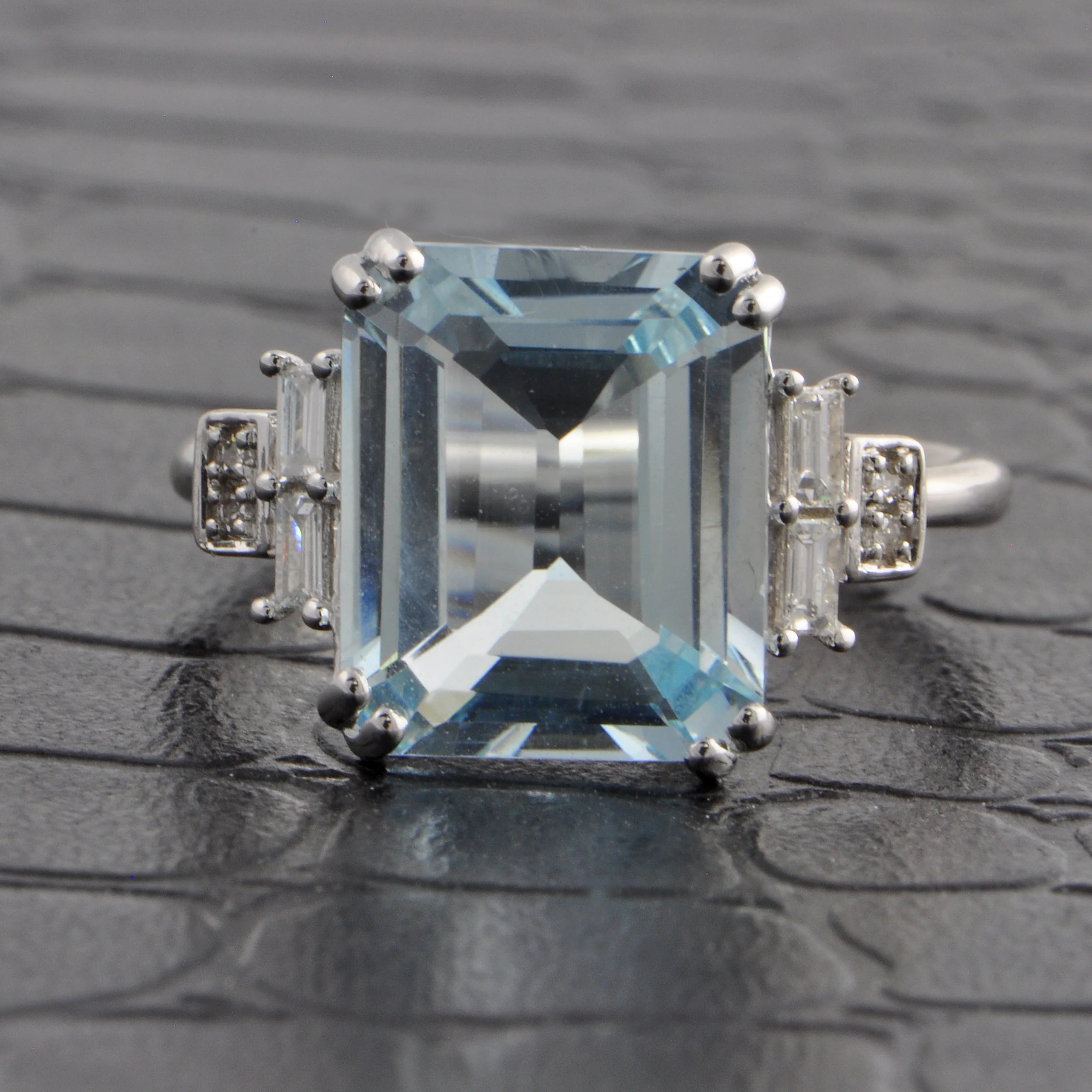 Aquamarine and Diamond Ring in White Gold - Image 2