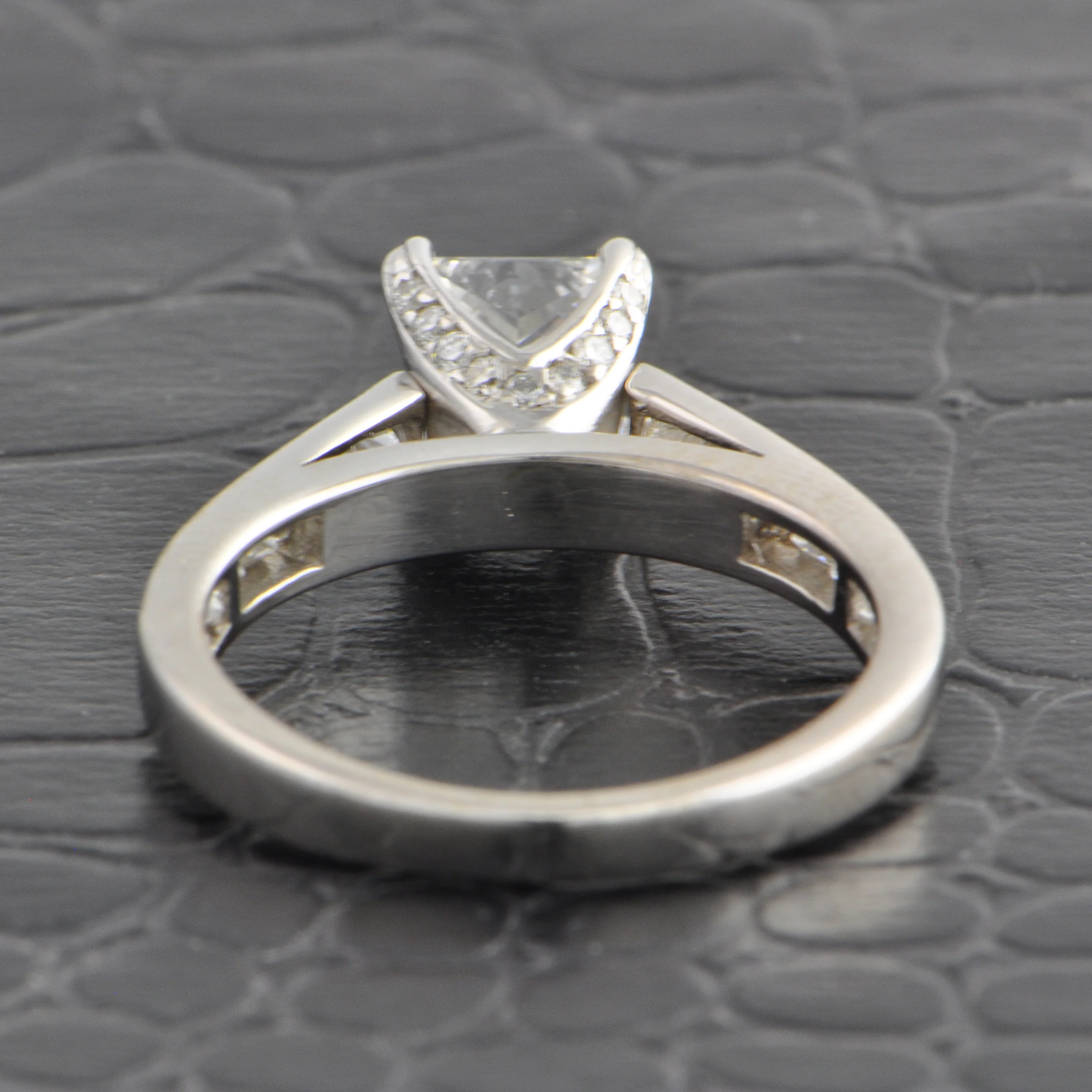 GIA 1.03 ct. I-SI2 Princess Cut Diamond Engagement Ring - Image 3
