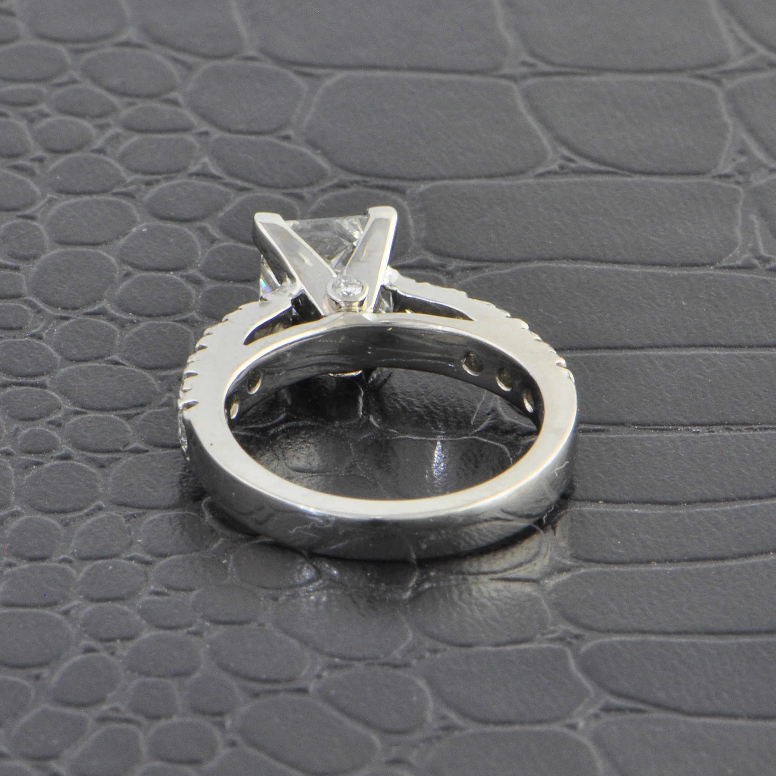GIA 1.51 ct. G-SI1 Princess Cut Diamond Engagement Ring in Platinum - Image 3