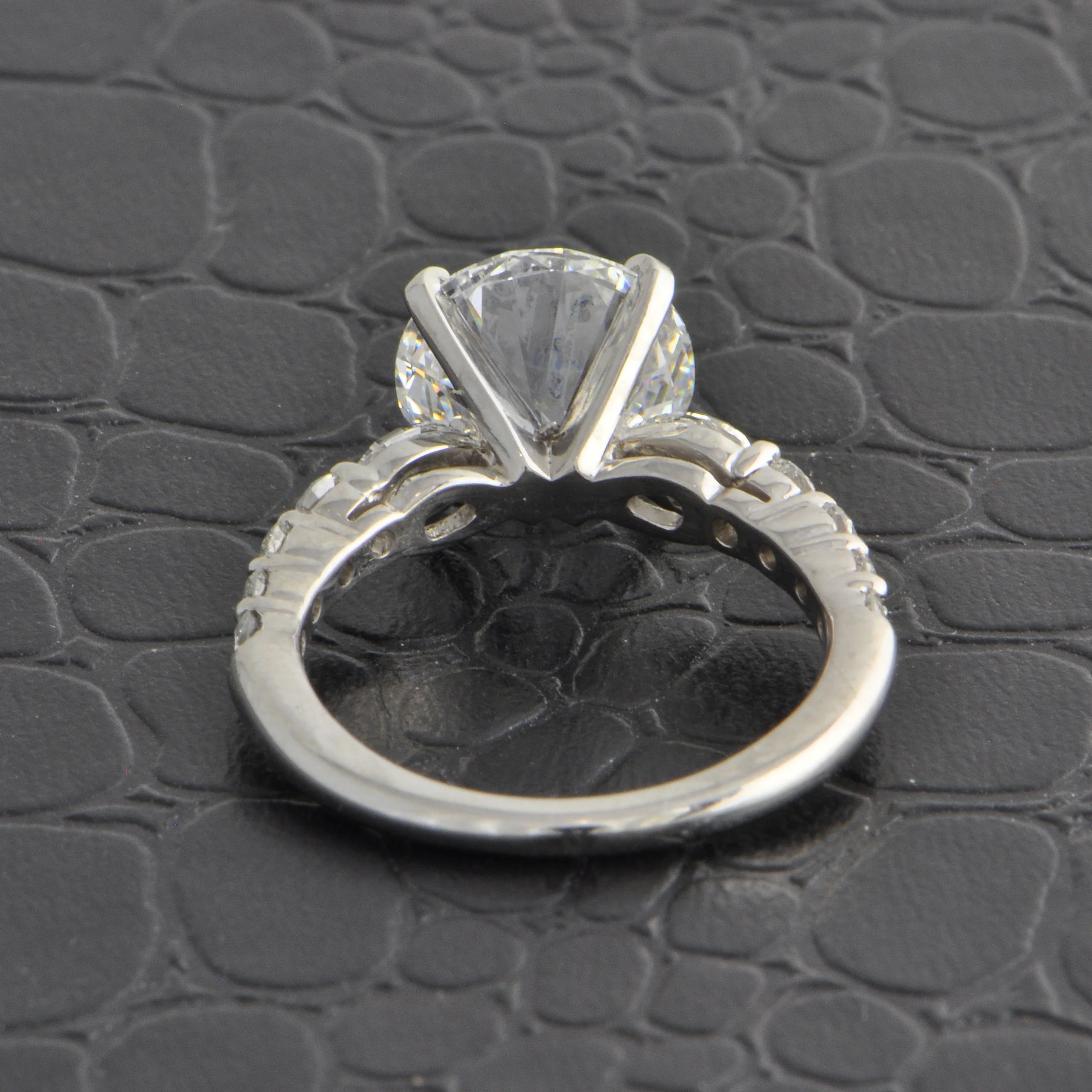 GIA 3.45 ct. D-VS1 Round Brilliant Cut Diamond Engagement Ring in Platinum - Image 3