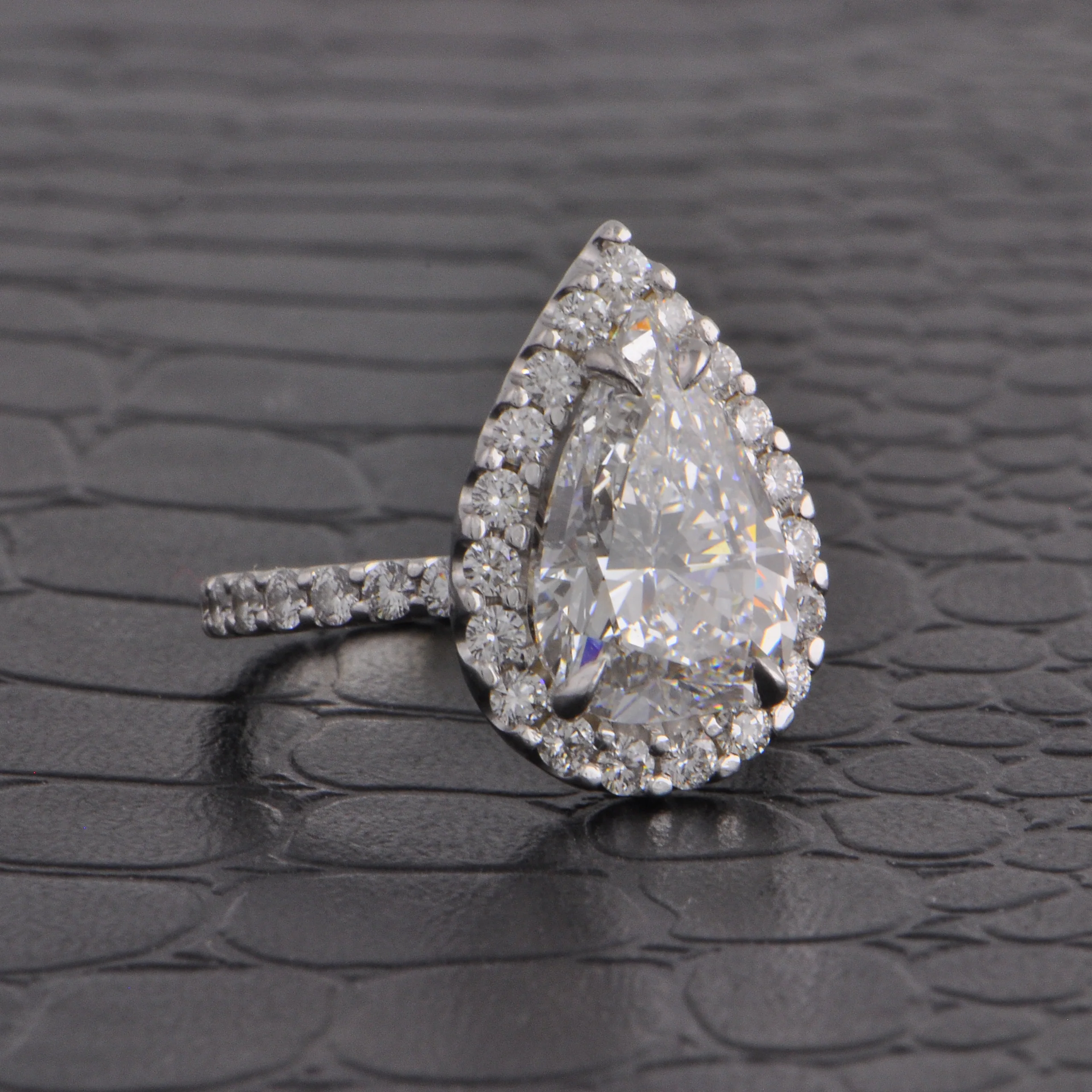 GIA 3.90 ct. Pear Cut Diamond Engagement Ring in White Gold - Image 3