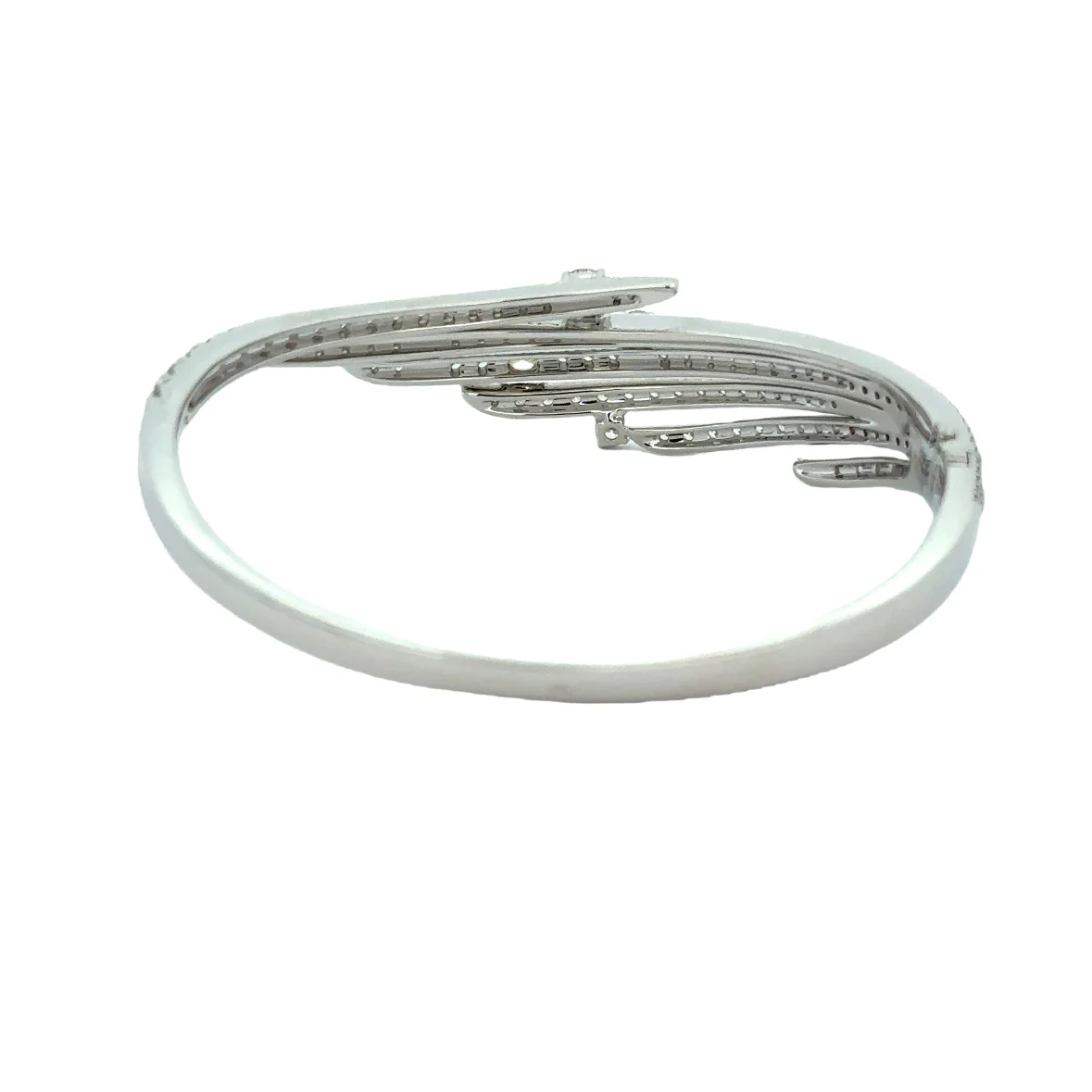 Hearts On Fire Diamond Vela Bangle Bracelet in 18k White Gold - Image 3