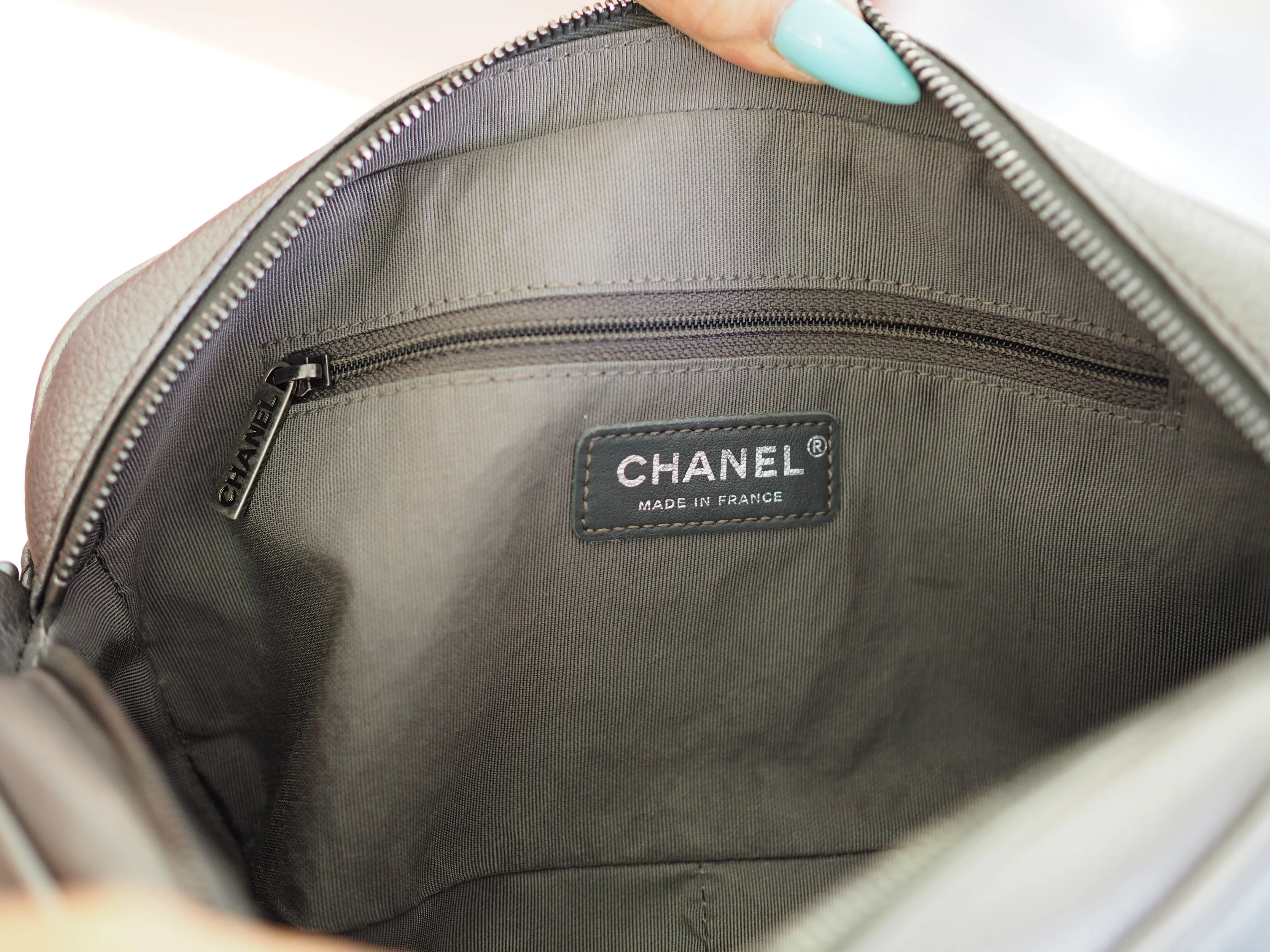Pre-Owned Chanel Rock Airlines Quilted Flap Bag - Image 4
